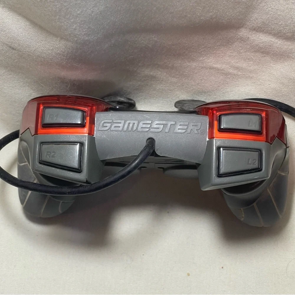 Radica Gamester Wired PlayStation 2 Controller PS2